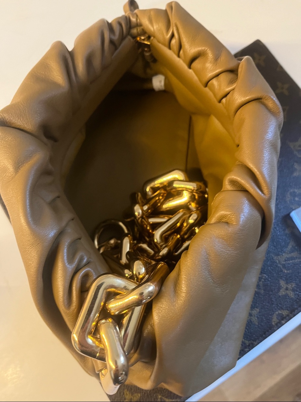Bottega Veneta Almond Chunky Gold Chain💥 - Picture 9 of 13